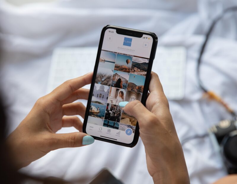 From Scroll to Sale: How to Design Thumb-Stopping Ads
